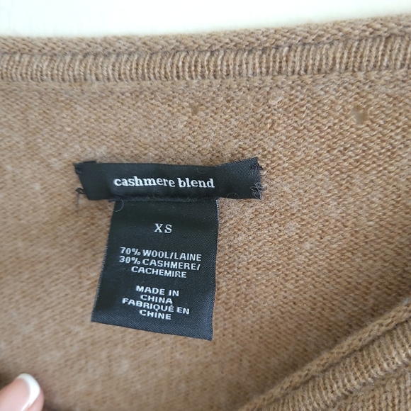 Cashmere Tan Crew Neck Sweater with Relaxed Fit and Knit Texture - Picture 4 of 7